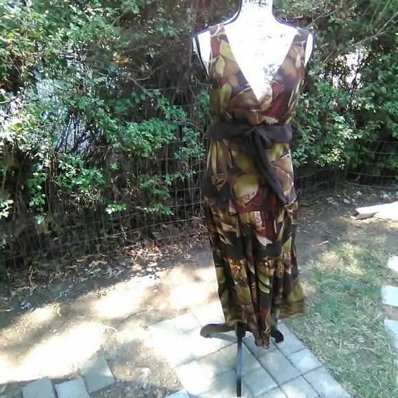 Gorgeous dress in brown's & greens by connected - Picture 3 of 8